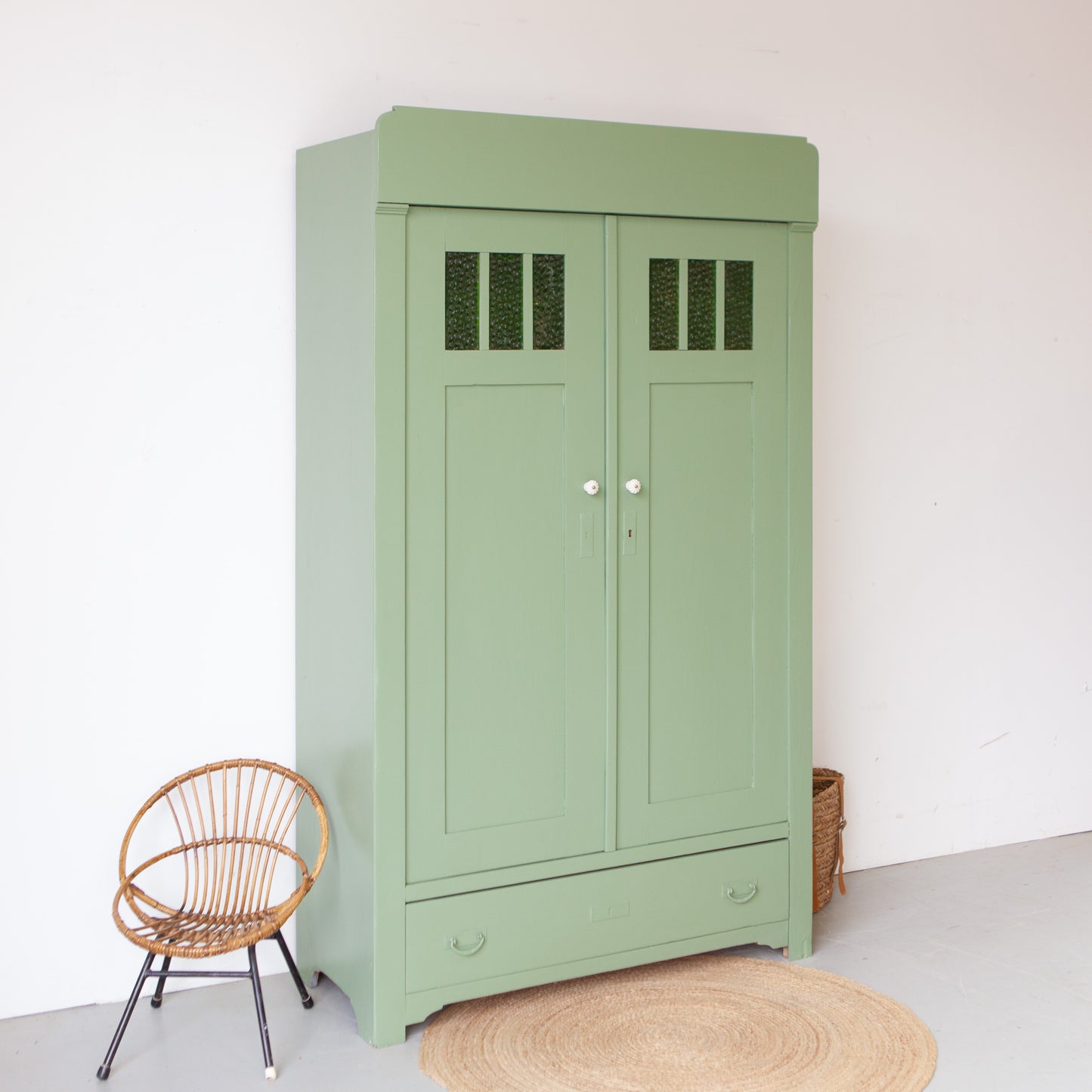 Groene tweedeurs kast