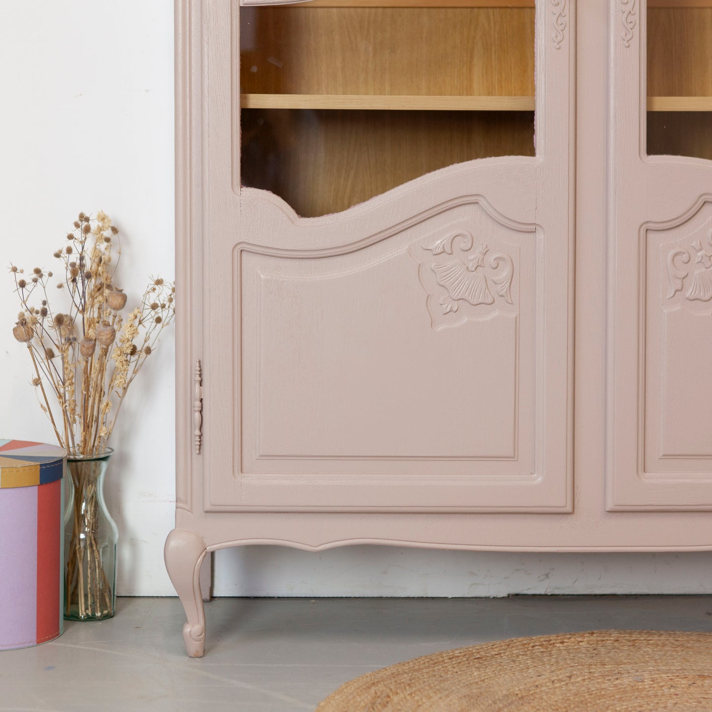 Sierlijke kast met ruitjes