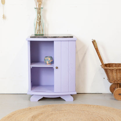 Vintage kastje met marmeren blad