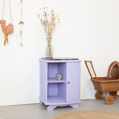 Vintage kastje met marmeren blad