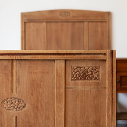 Eikenhouten ledikant met nachtkastje