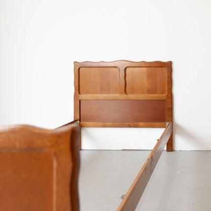 Eenpersoons vintage ledikant