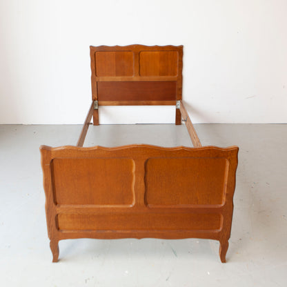 Eenpersoons vintage ledikant