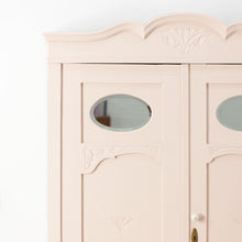 Afbeelding in Gallery-weergave laden, Unieke sierlijke vintage kast