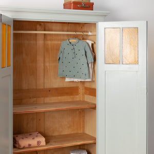 Vintage kast met gele ruitjes