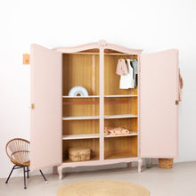 Afbeelding in Gallery-weergave laden, Sierlijke vintage kast