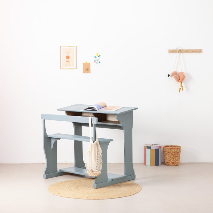 Houten schoolbankje