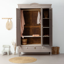 Afbeelding in Gallery-weergave laden, Vintage demontabele driedeurs kast