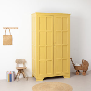 Franse okergele kast