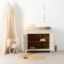 Afbeelding in Gallery-weergave laden, Commode met prachtig houtsnijwerk