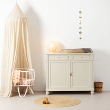Afbeelding in Gallery-weergave laden, Commode met prachtig houtsnijwerk