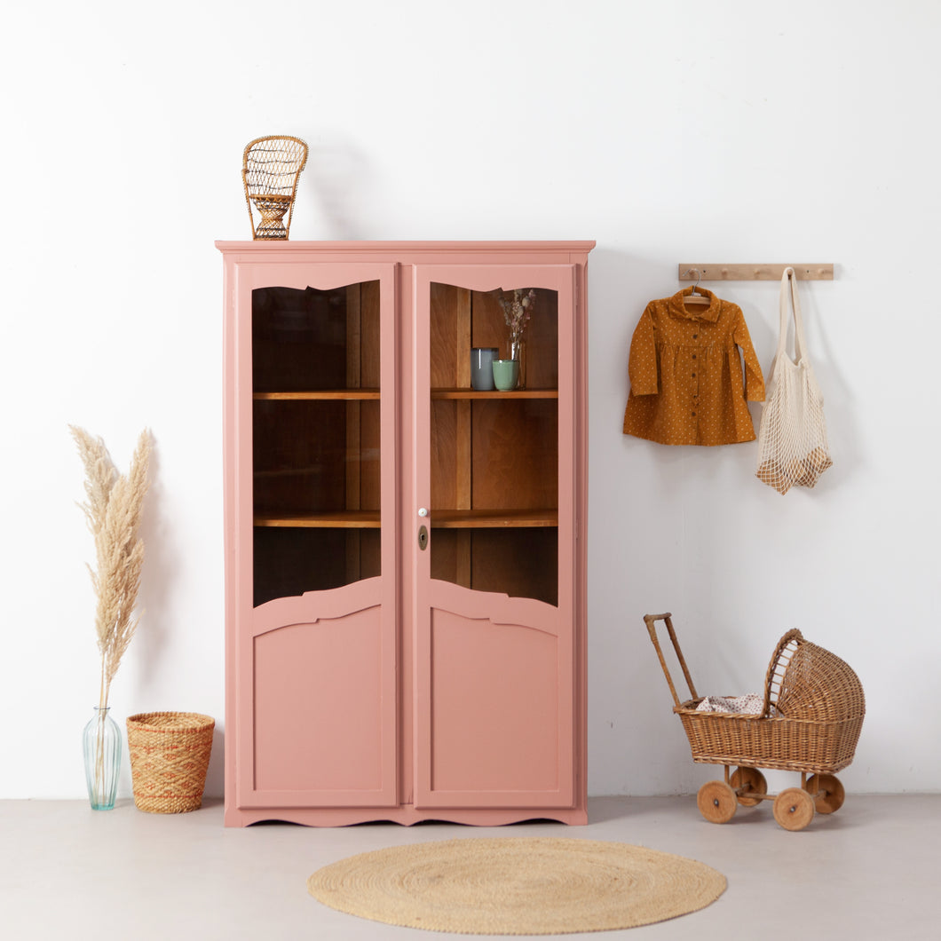 Lieve vintage kast met ruitjes