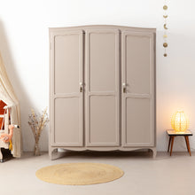 Afbeelding in Gallery-weergave laden, Demontabele vintage kast met drie deuren