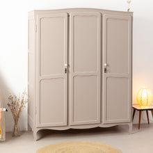 Afbeelding in Gallery-weergave laden, Demontabele vintage kast met drie deuren