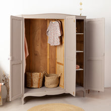 Afbeelding in Gallery-weergave laden, Demontabele vintage kast met drie deuren