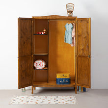 Afbeelding in Gallery-weergave laden, Retro kledingkastje