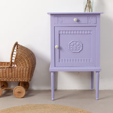 Afbeelding in Gallery-weergave laden, Klein vintage kastje